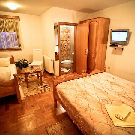 Kod Ribica Bed & Breakfast Jasenovac ภายนอก รูปภาพ