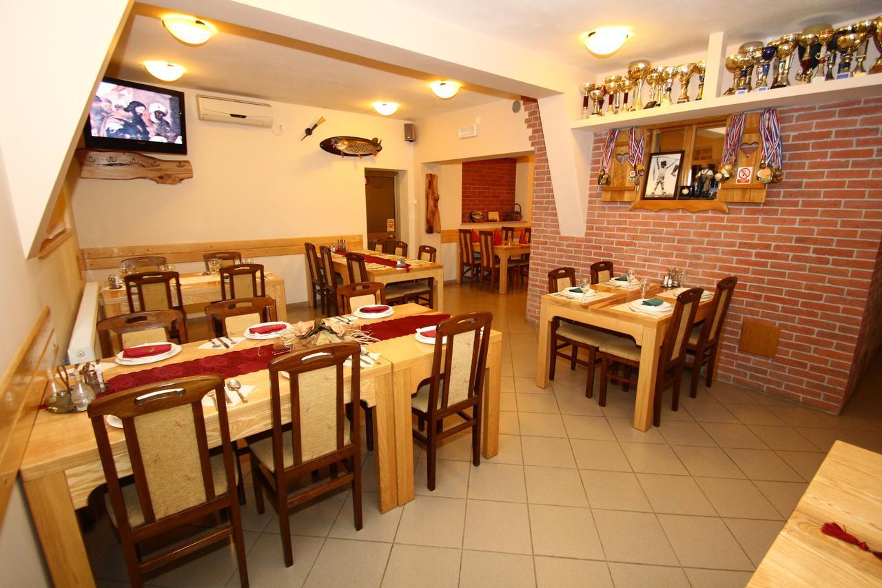 Kod Ribica Bed & Breakfast Jasenovac ภายนอก รูปภาพ