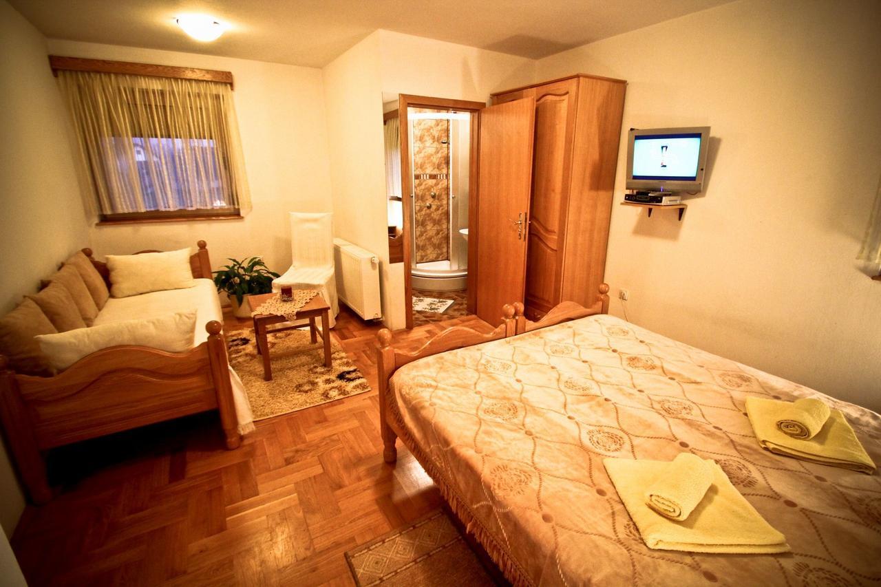 Kod Ribica Bed & Breakfast Jasenovac ภายนอก รูปภาพ